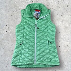 The North Face Thermoball Quilted Puffer Vest‎ Size XS Green Hiking Gorpcore NEW